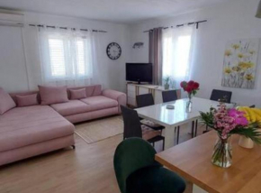 Holiday House DM